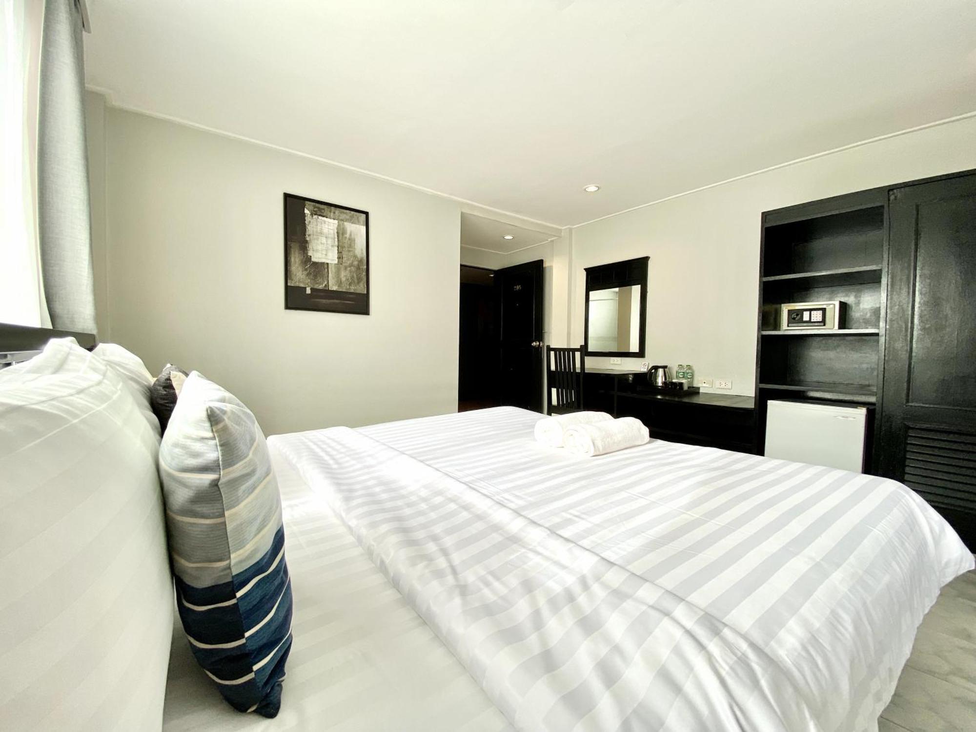 Beachwalk Minotel Patong Exterior foto