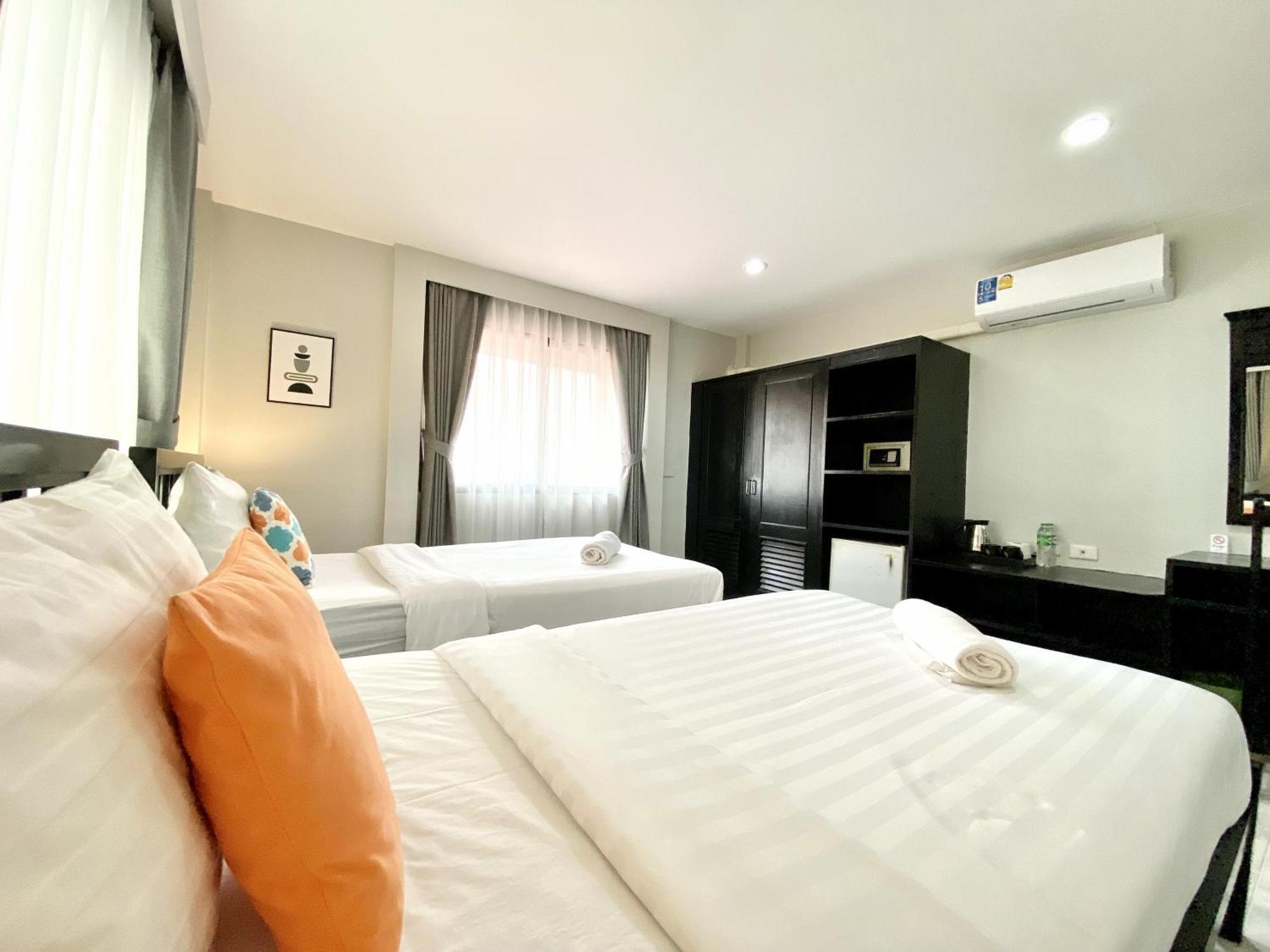 Beachwalk Minotel Patong Exterior foto
