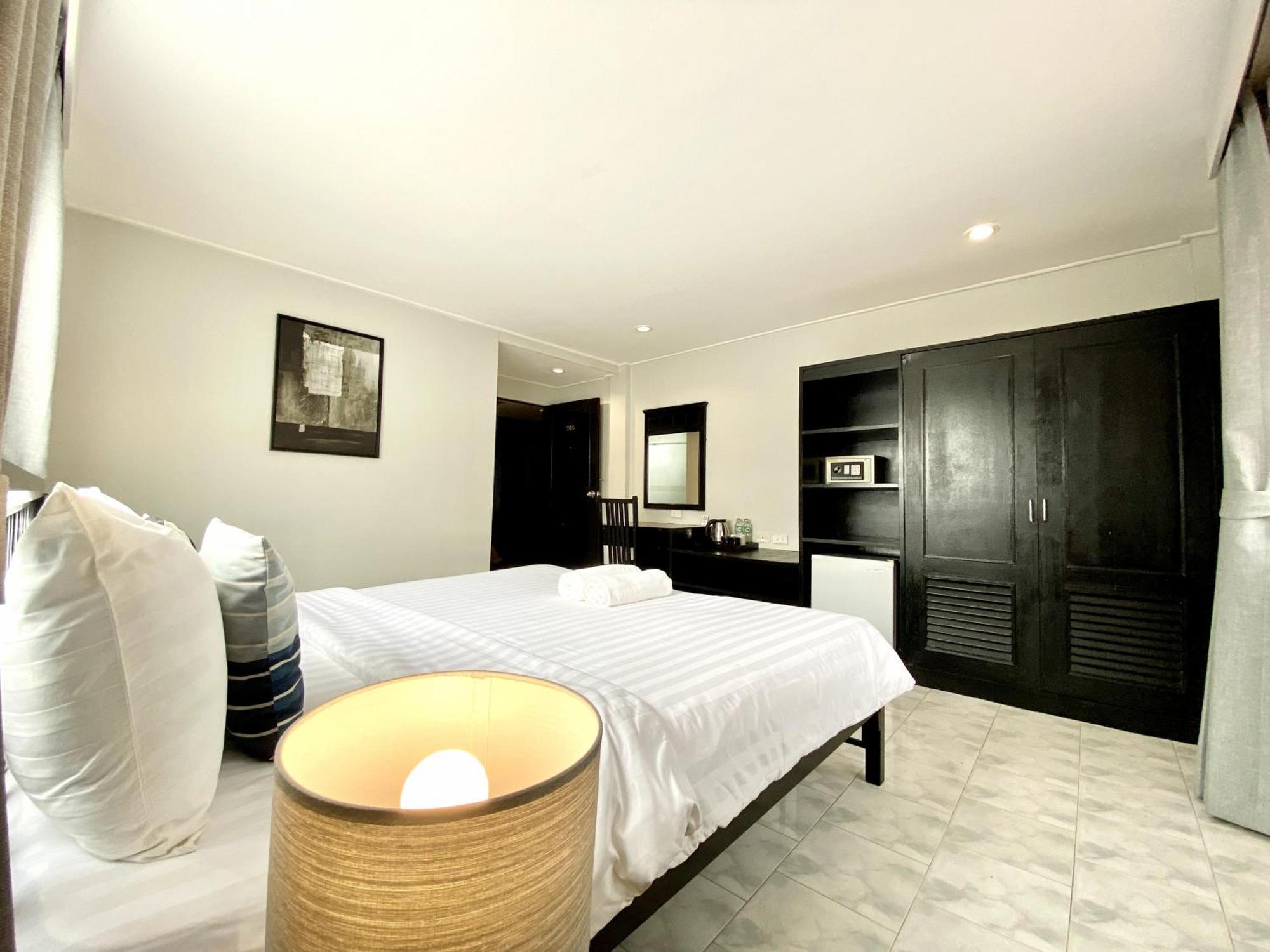 Beachwalk Minotel Patong Exterior foto